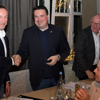 Stadtverbandschef Stephan Borst (r.) gratulierte Andreas Heller als Erster.