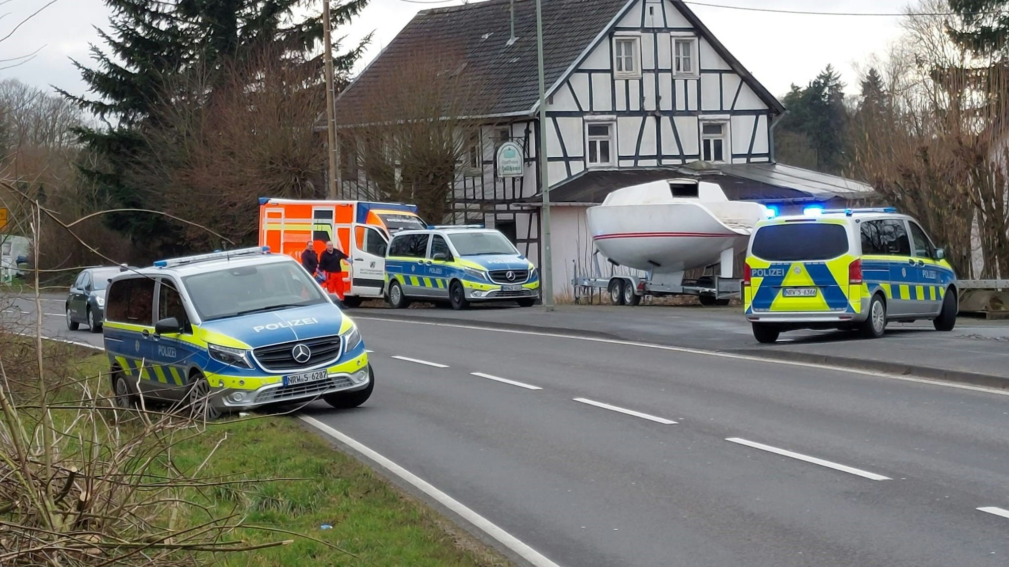 In Neunkirchen-Seelscheid ist an der B 56 ein 72 Jahre alter Mann in seinem Haus Opfer eines Raubdelikts geworden.