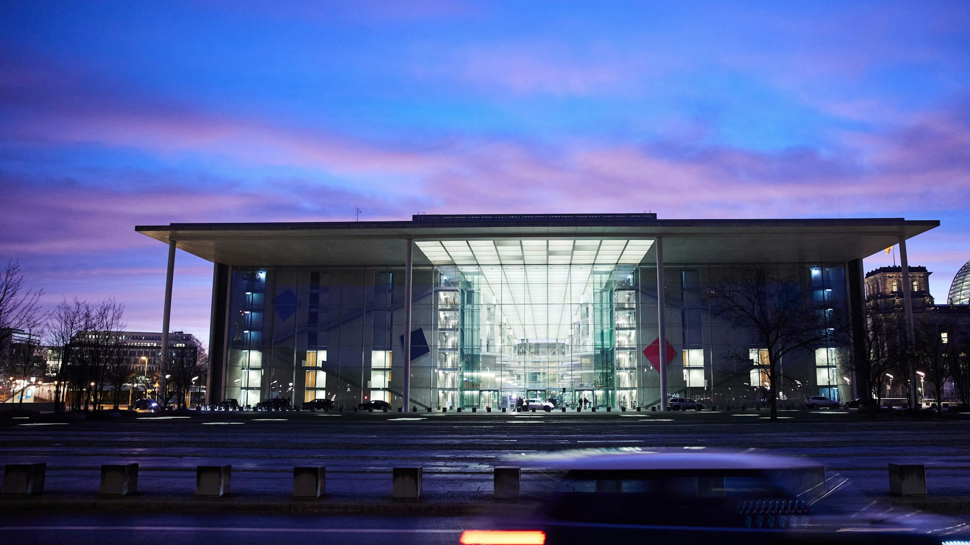 Berlin: Blick am frühen Morgen auf das Paul-Löbe-Haus.
