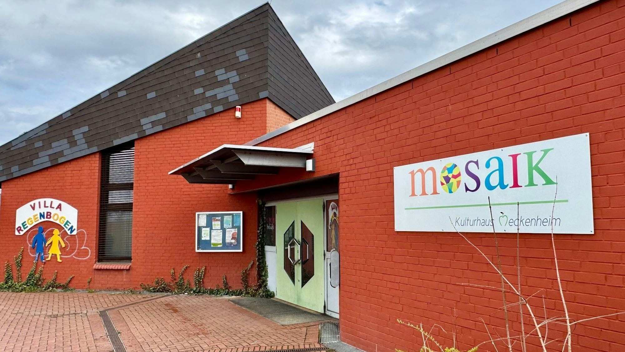 Die Vorderansicht des Meckenheimer
Kulturhauses Mosaik.