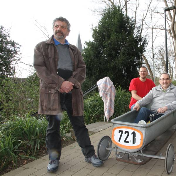 In Siegburg wird ein Seifenkistenrennen am 1. Juni geplant, von links: Frank Gerigk-Lorenz, Lucas Lorenz, Stefan Rosemann und David Dornseifer