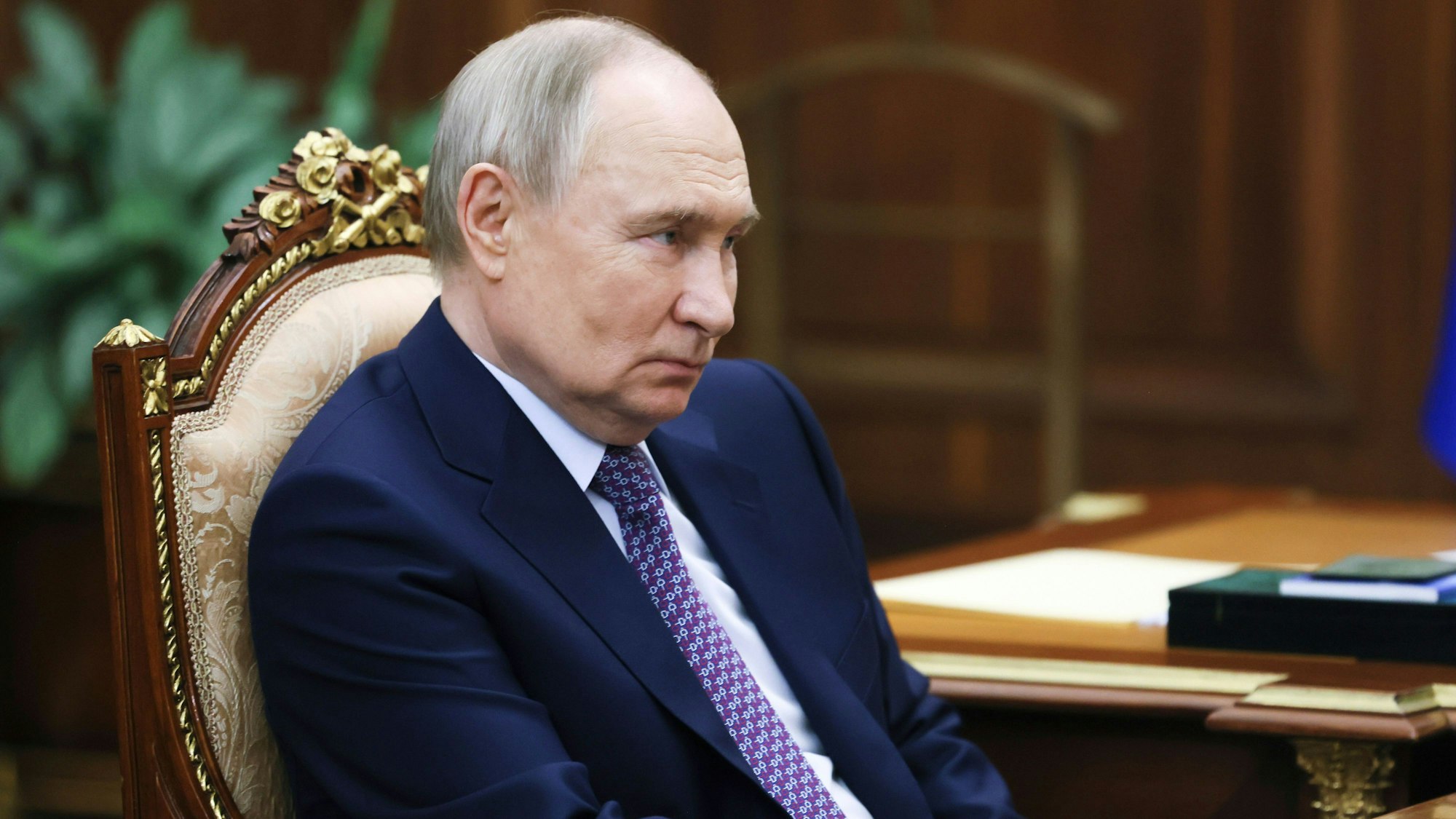 Eine Drohne verursachte Feuer nahe „Putins Palast“ in Südrussland. Putins Verbindung zur Luxusresidenz bleibt umstritten.