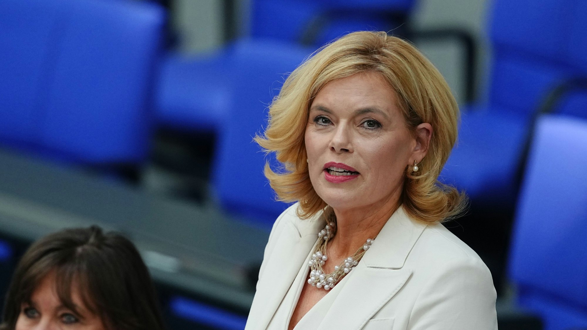 Julia Klöckner (CDU), Bundestagspräsidentin, spricht nach ihrer Wahl erstmals in ihrem neuen Amt bei der konstituierenden Sitzung des neuen Bundestags.