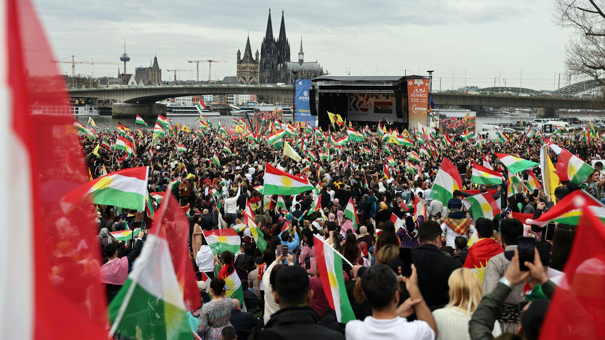 Das kurdische Neujahrsfest auf der Deutzer Werft.