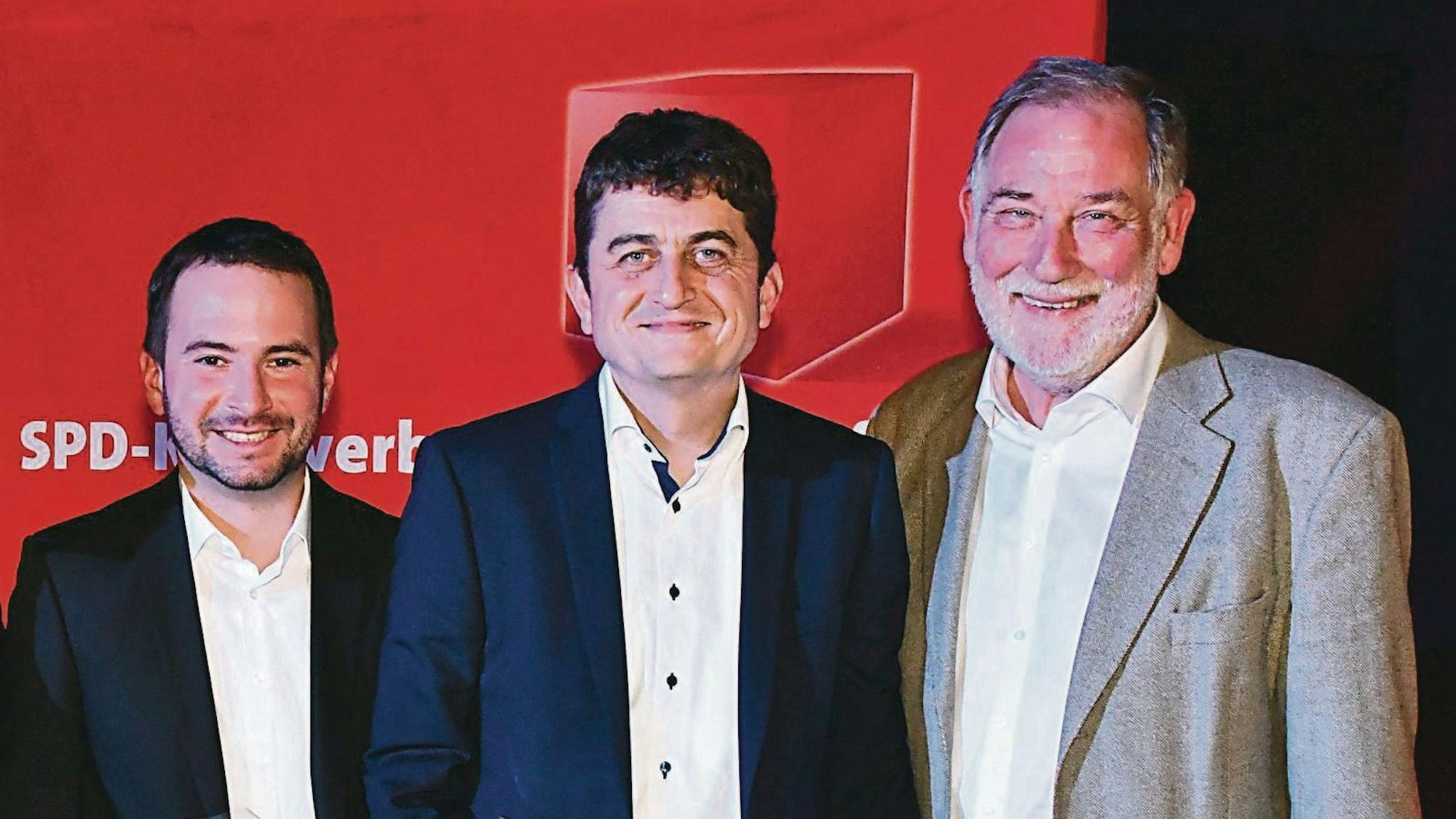 Das Foto zeigt Michael Kleofasz nach seiner Wahl zum Bürgermeisterkandidaten im Dezember 2019.