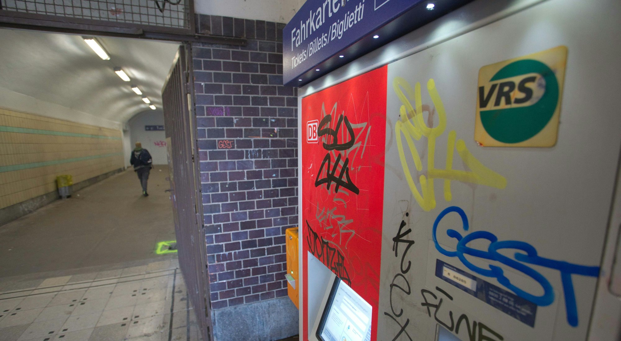 Der Fahrkartenautomat in Dieringhausen gibt derzeit kein gutes Bild ab.