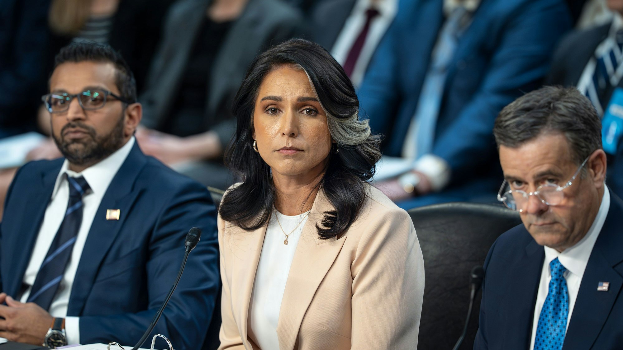 FBI-Direktor Kash Patel (l-r), Tulsi Gabbard, Direktorin des Nationalen Nachrichtendienstes und CIA-Direktor John Ratcliffe