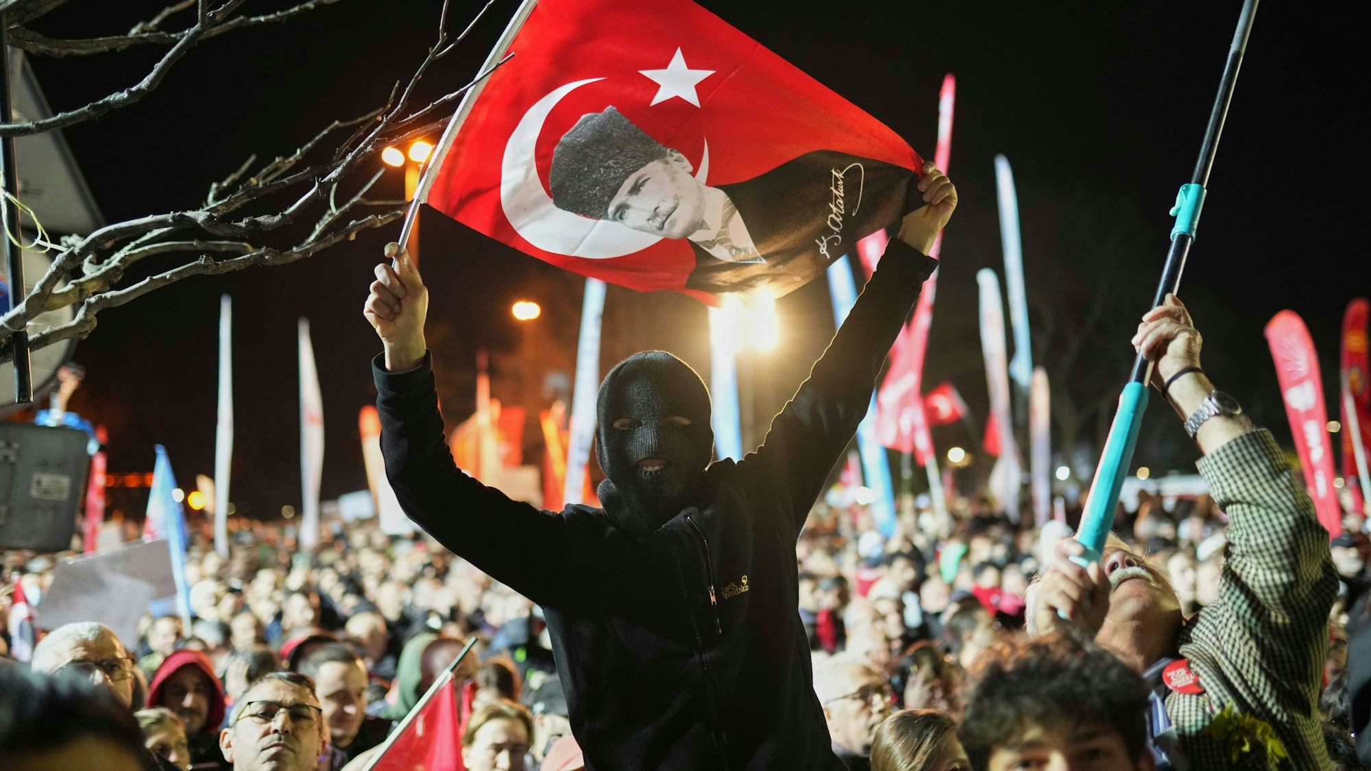 Die Proteste in Kölns Partnerstadt Istanbul gegen die Regierung Erdogans weiten sich aus.