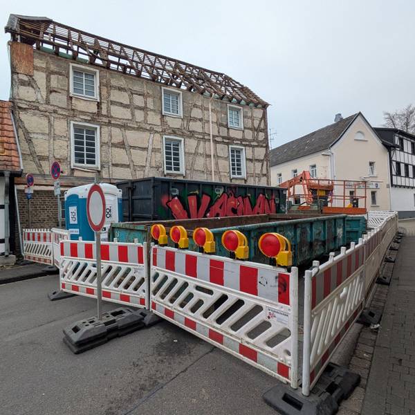 Das historische Haus Höckling in der Kronenstraße wird derzeit abgerissen.