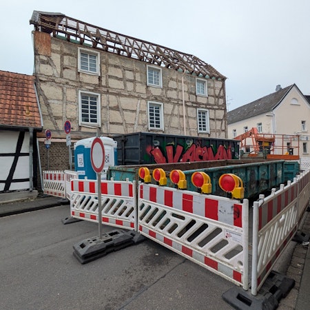 Das historische Haus Höckling in der Kronenstraße wird derzeit abgerissen.