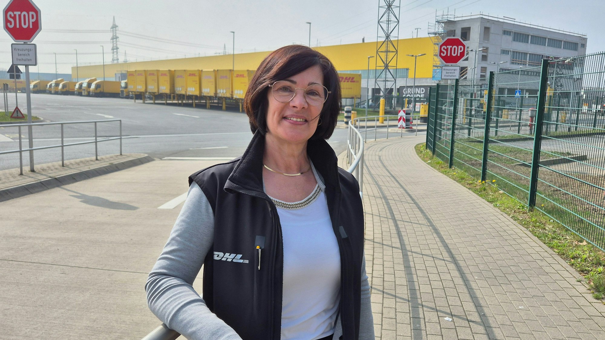 Die Leiterin des Kölner Paketzentrums, Sabine Keck.