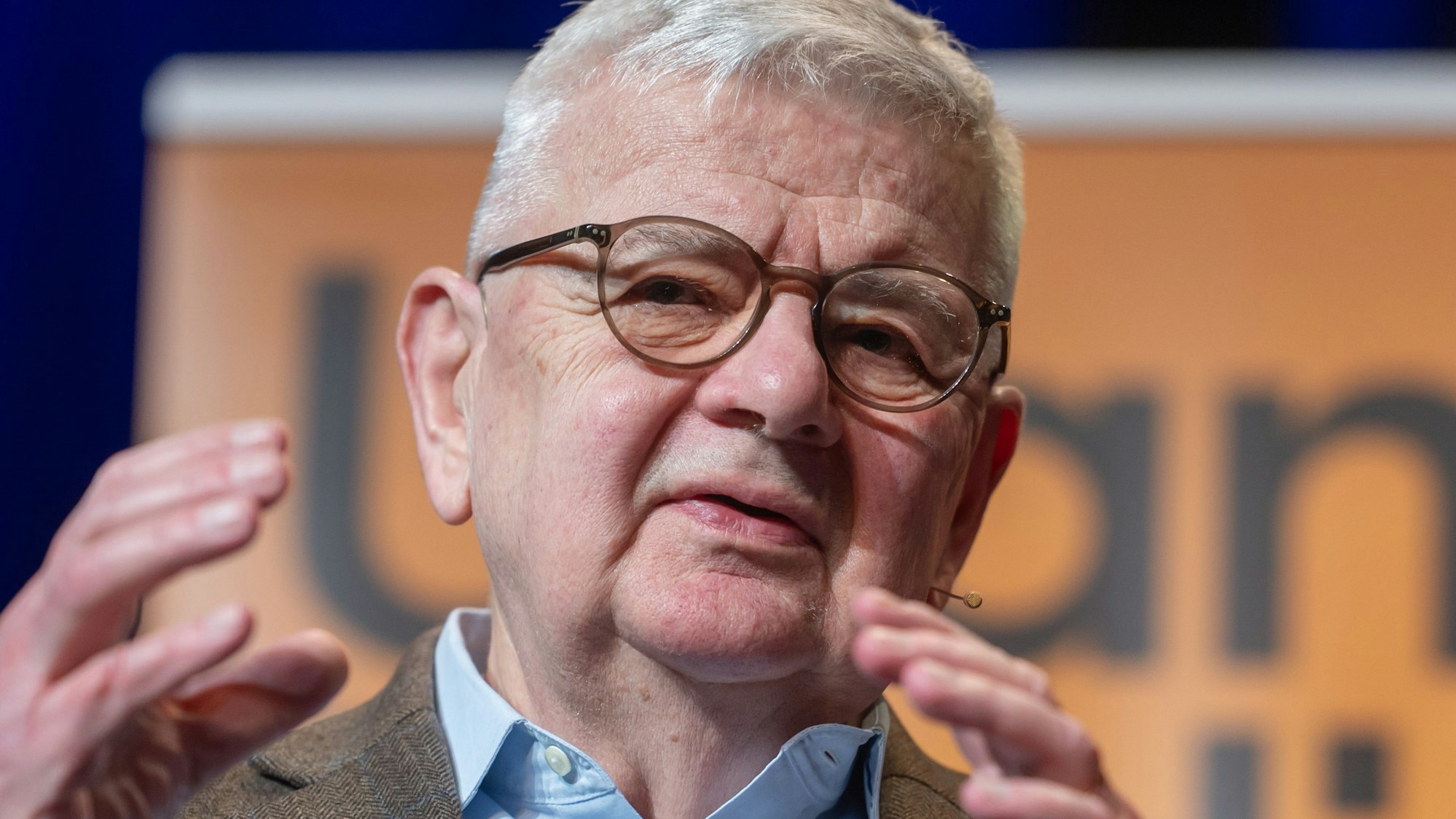 Joschka Fischer (Bündnis 90/Die Grünen), ehemaliger Außenminister, stellt in der Urania sein neues Buch „Die Kriege der Gegenwart und der Beginn einer neuen Weltordnung“ vor. (Archivbild)