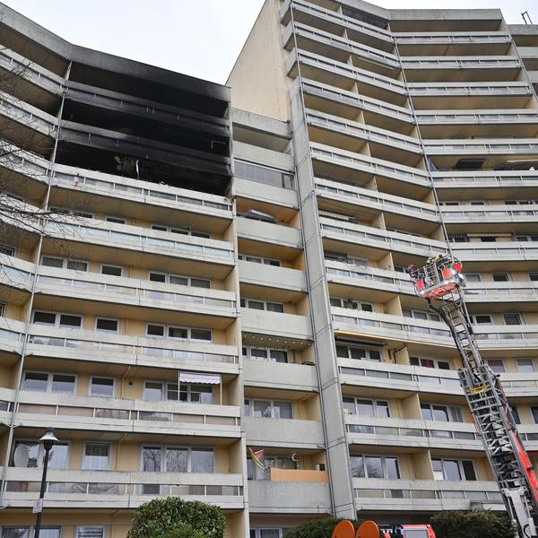 Insgesamt wurden bei dem Feuer in dem Gronauer Hochhaus fünf Wohnungen unbewohnbar.
