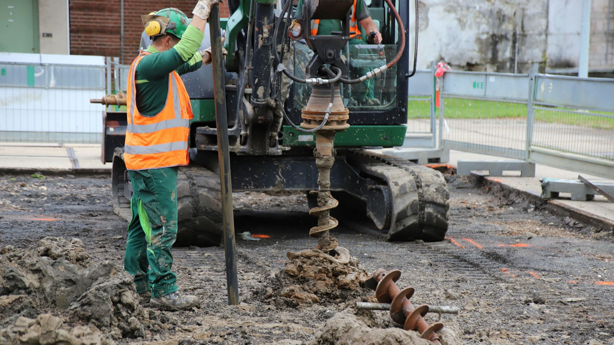 Im Oktober 2023 wurde nach Probesondierungen auf dem Schoeller-Gelände das Erdreich aufgebaggert, gefunden wurde damals nichts.