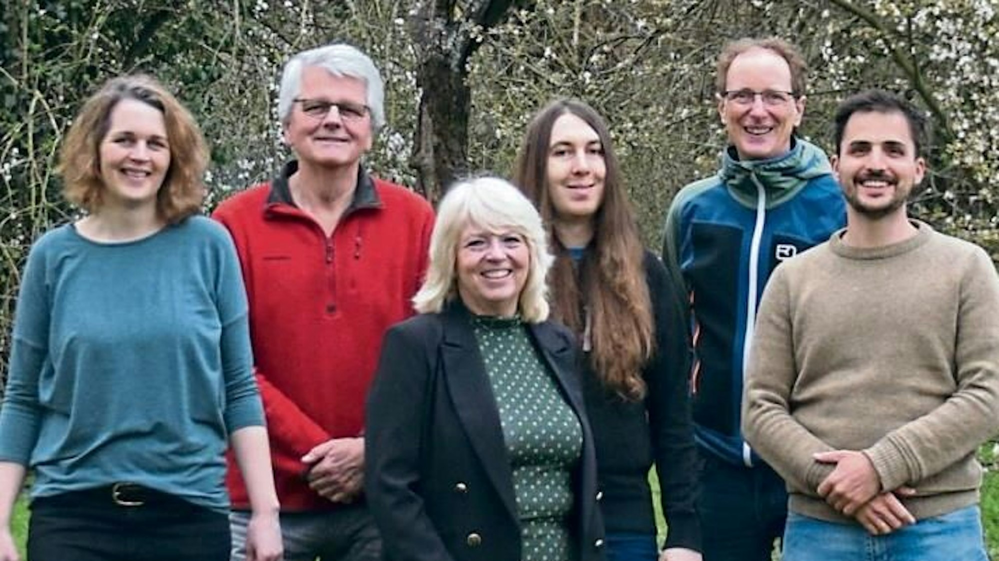 Das Foto zeigt den Parteivorstand der Hürther Grünen im April 2024.