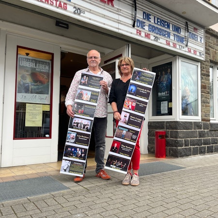 Gabi und Ingo Teusch stellten das Programm des Kur-Theaterrs für das zweite Halbjahr vor.