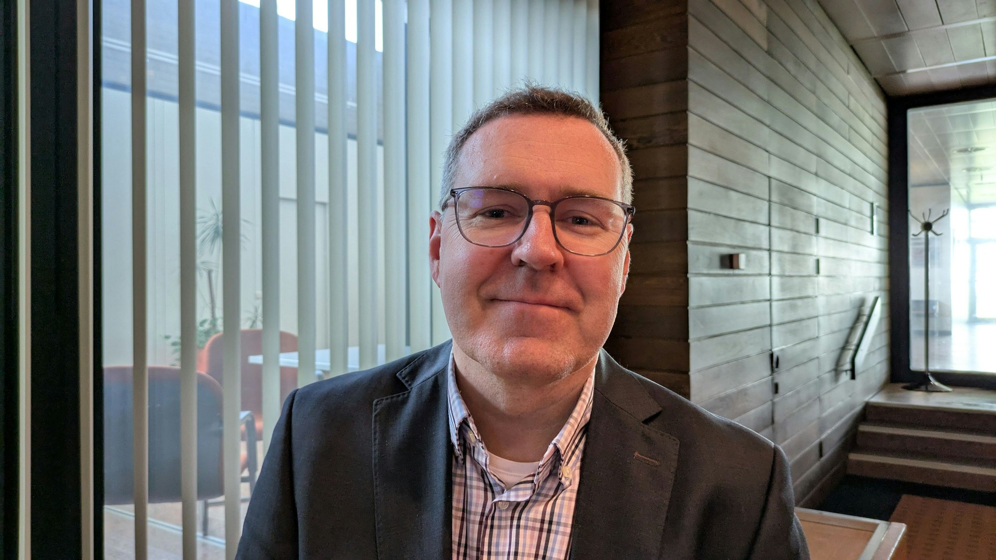 Porträtbild von Professor Dr. Harald Karutz.