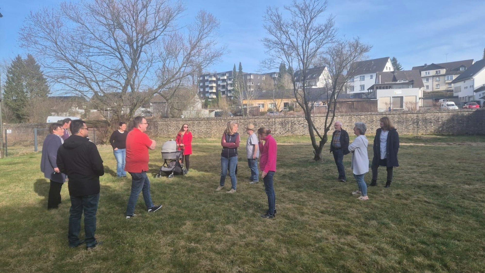 Auf dieser Fläche soll der Begegnungsgarten entstehen.