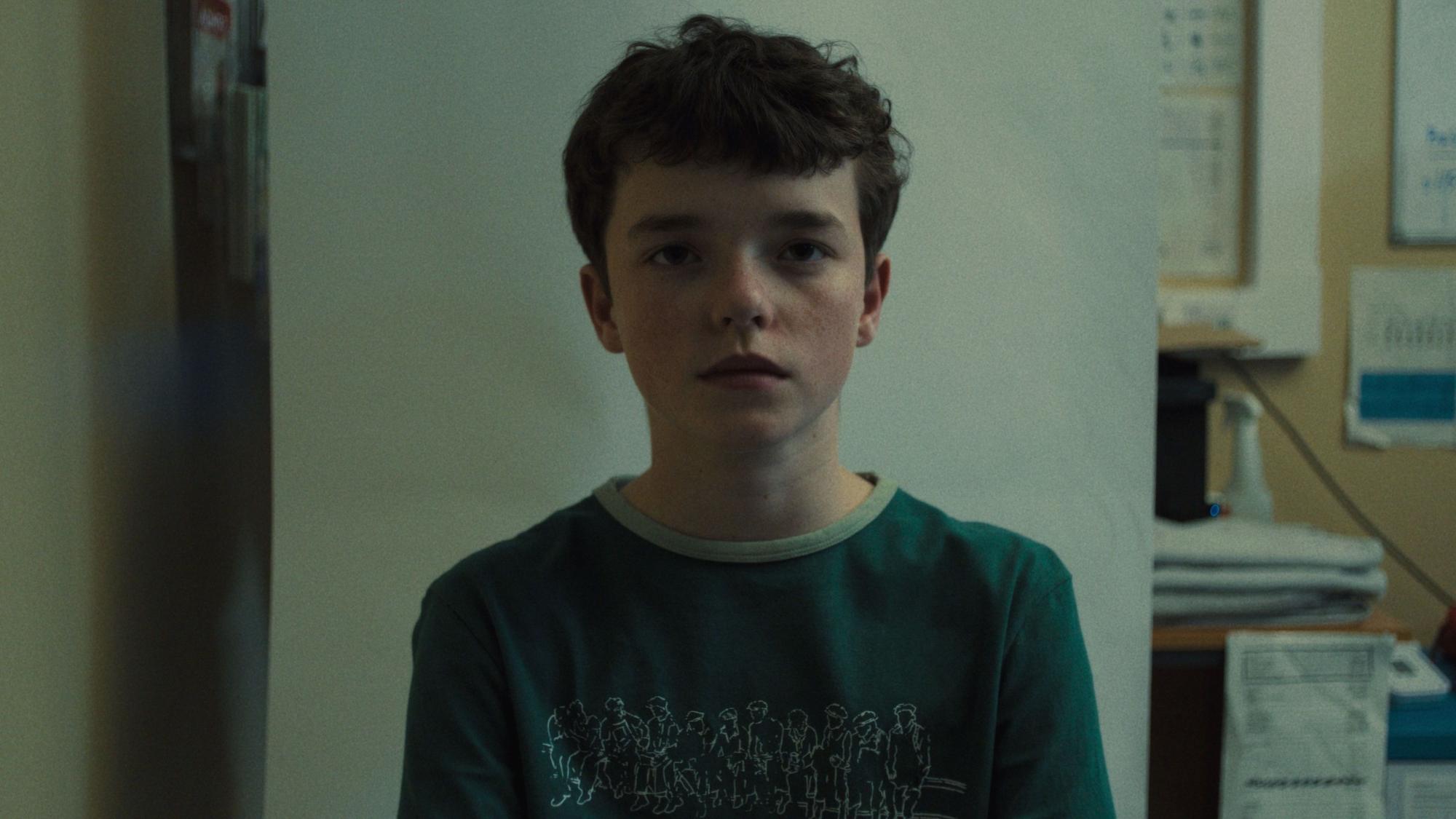 Das Bild zeigt eine Szene aus der britischen Netflix-Produktion "Adolescence" mit Jamie Miller, gespielt von Owen Cooper. Foto: -/Netflix/dpa