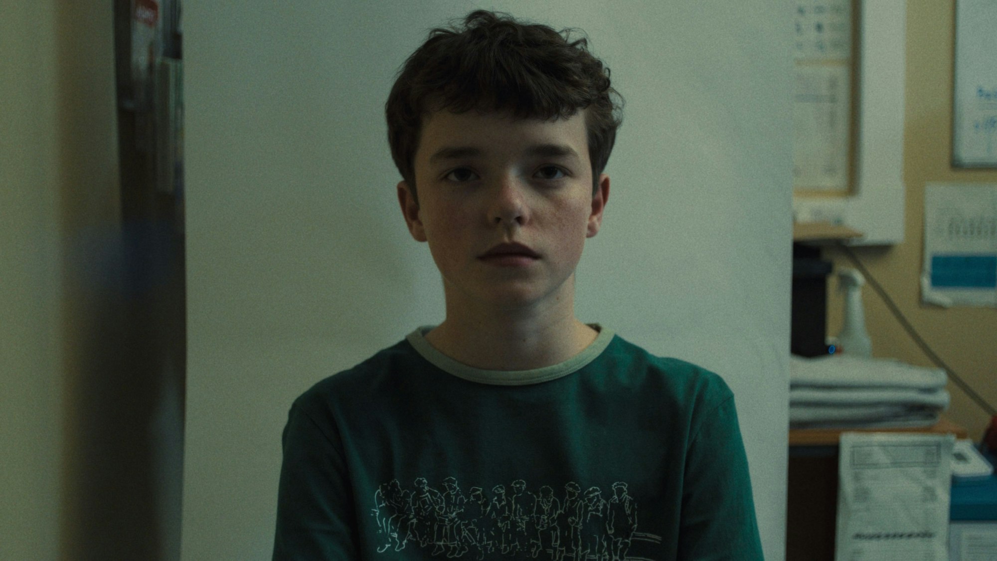 Das Bild zeigt eine Szene aus der britischen Netflix-Produktion "Adolescence" mit Jamie Miller, gespielt von Owen Cooper. Foto: -/Netflix/dpa