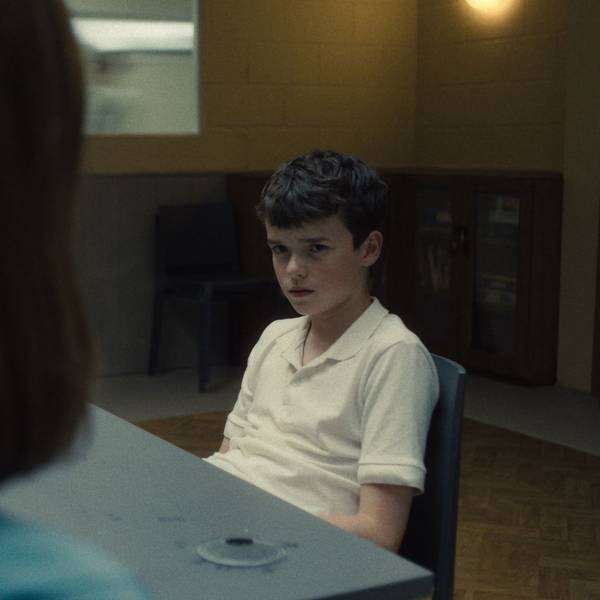 Jamie Miller (Owen Cooper) in der britischen Netflix-Serie «Adolescence» im Gespräch mit der Psychologin Briony Ariston (Erin Doherty).