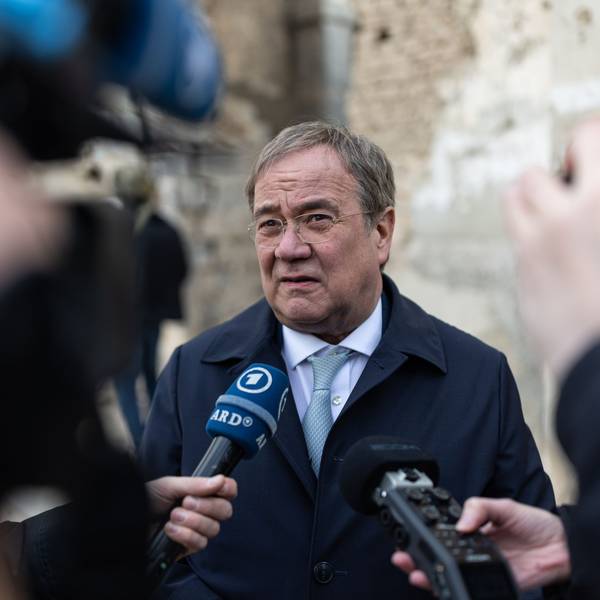 Armin Laschet (CDU) spricht zu Medienvertretern. Der CDU-Politiker fordert eine starke Reaktion auf Trumps Zölle. (Archivbild)
