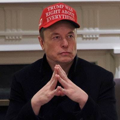 Elon Musk nimmt an einer Kabinettssitzung mit US-Präsident Trump im Weißen Haus teil. (Archivbild)