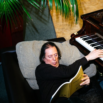 Das Klavier ist für Michael Alexander Willens sowohl beim Komponieren wie bei der Interpretation von Partituren unabdingbar.