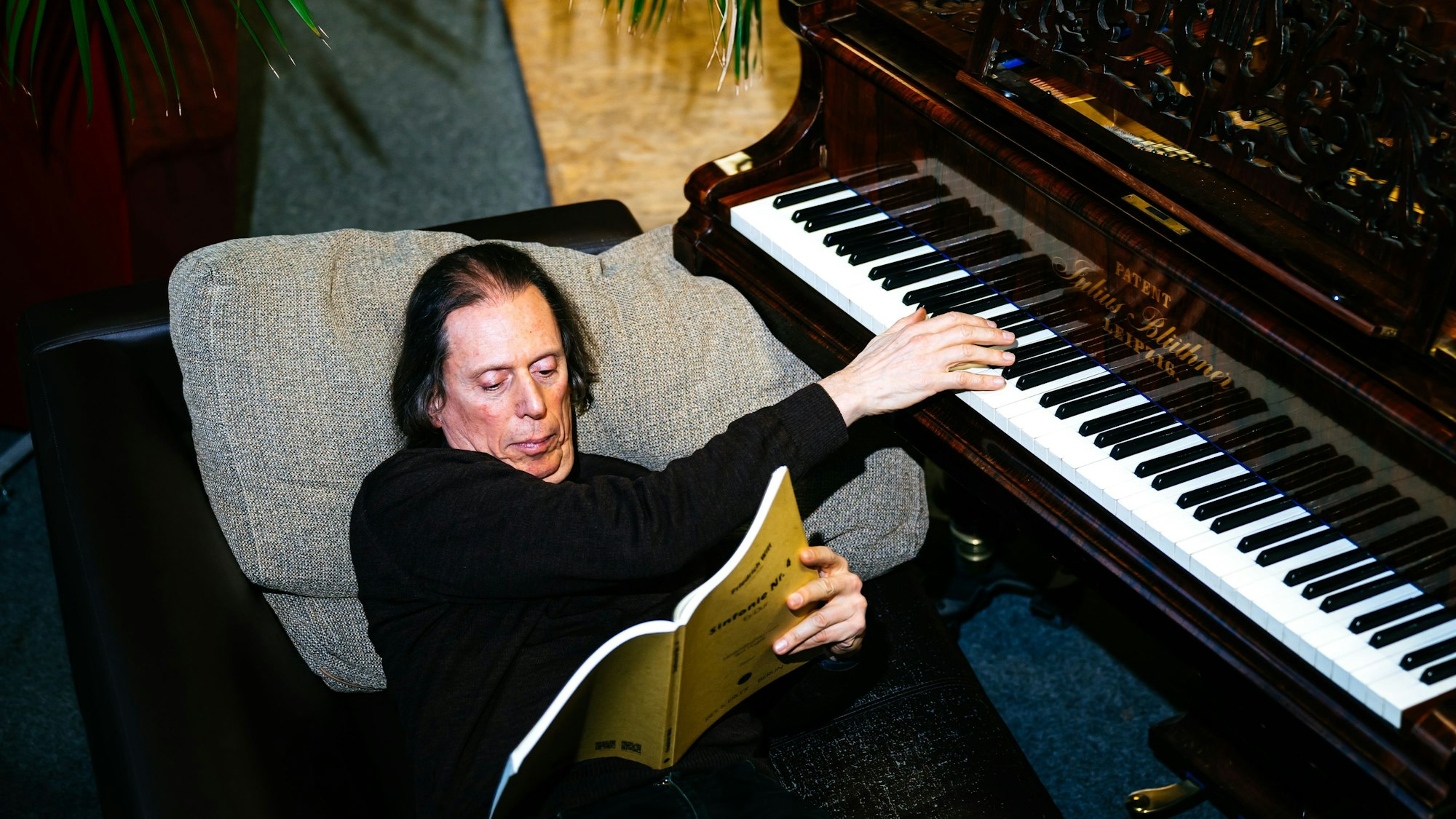 Das Klavier ist für Michael Alexander Willens sowohl beim Komponieren wie bei der Interpretation von Partituren unabdingbar.