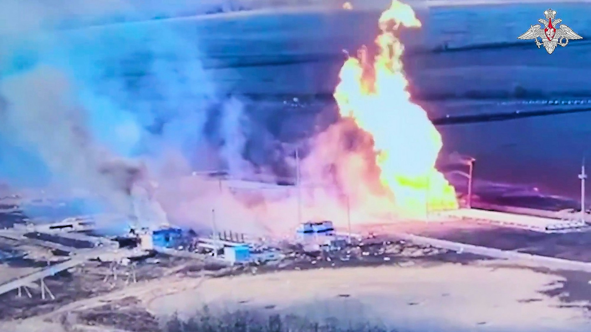 Dieses Foto zeigt einen Brand an einer Gasmessstation in Sudzha nach einem mutmaßlich ukrainischen Angriff in der Region Kursk in Russland.