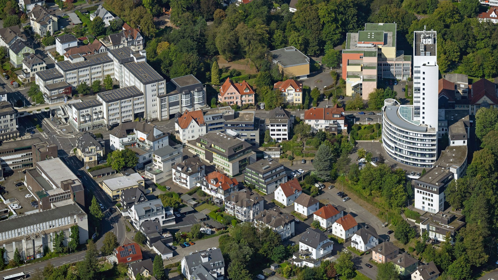 Das Gummersbacher Kreishaus aus der Vogelperspektive.