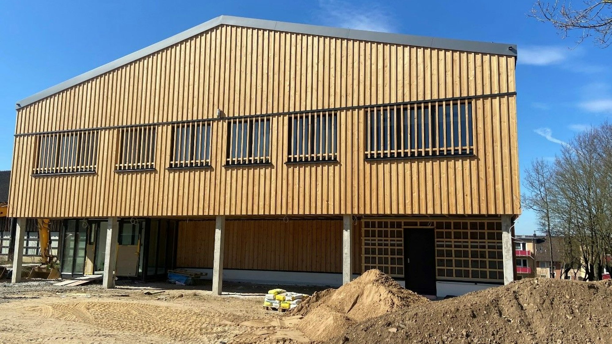 Einfachsporthalle in Neunkirchen-Seelscheid von außen.