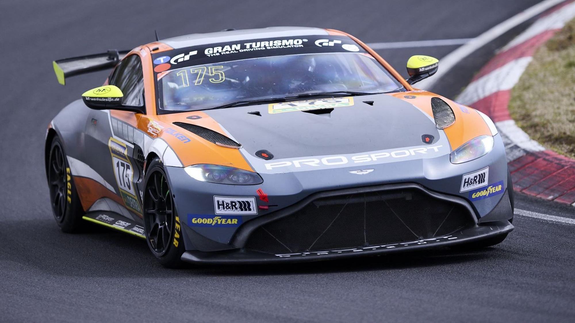 Der Aston Martin Avantage auf dem Nürburgring.
