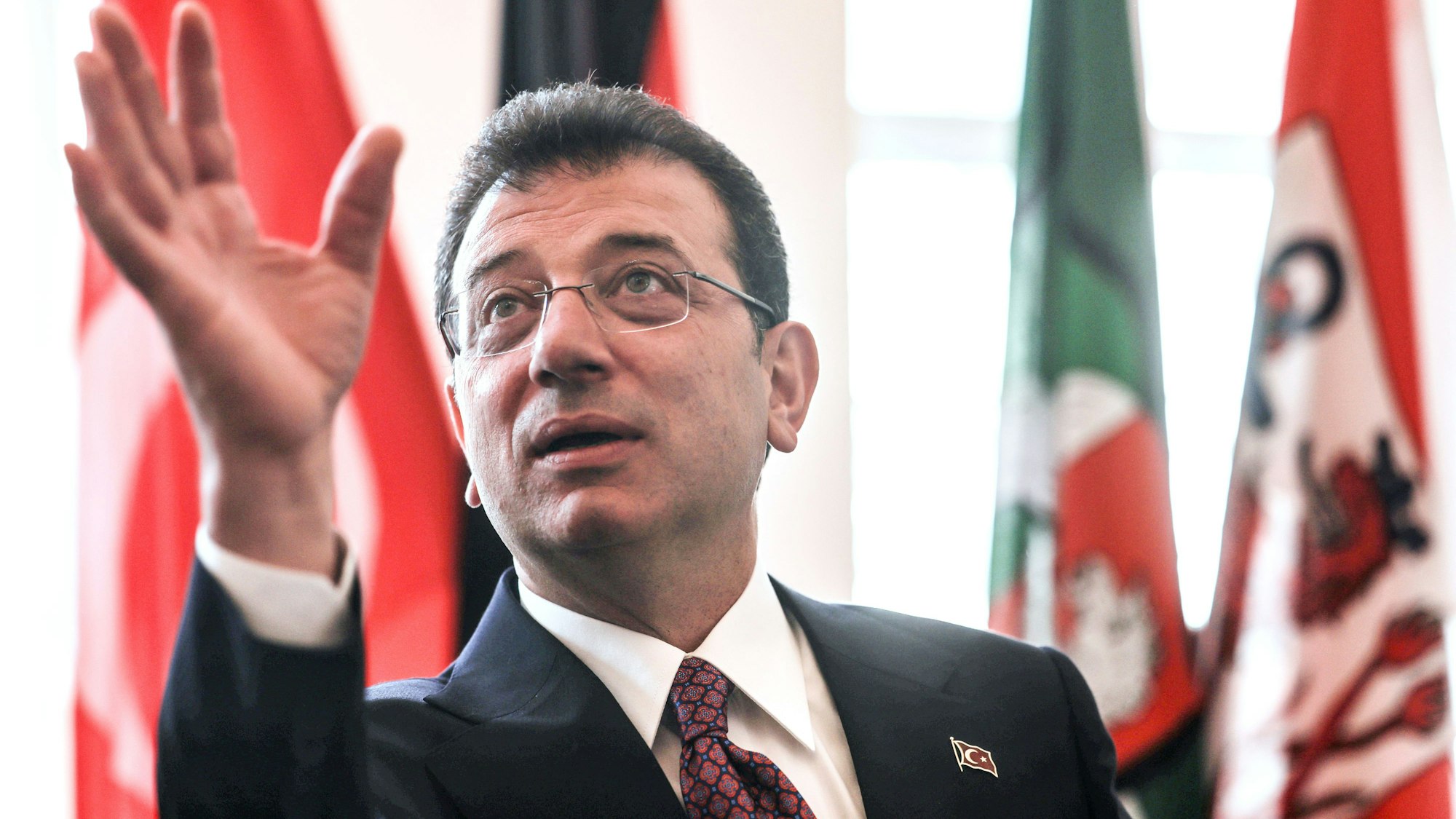 Ekrem Imamoglu, Oberbürgermeister von Istanbul, spricht bei einem Empfang im Rathaus in Düsseldorf. (Archivbild)