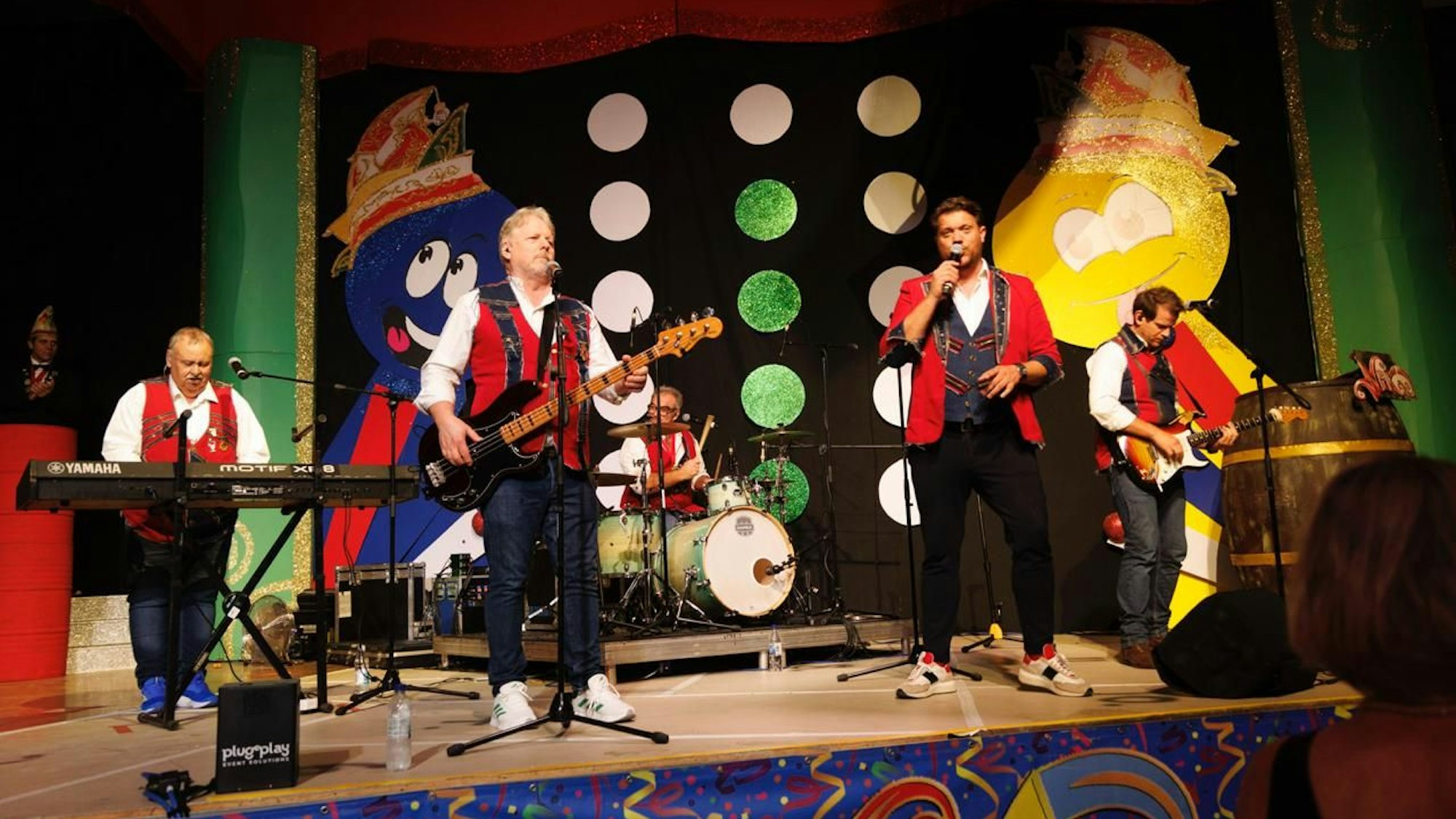 Die Gäste aus der Karnevalshochburg: Die Rabaue auf der Bühne in der namibischen Hauptstadt Windhoek.