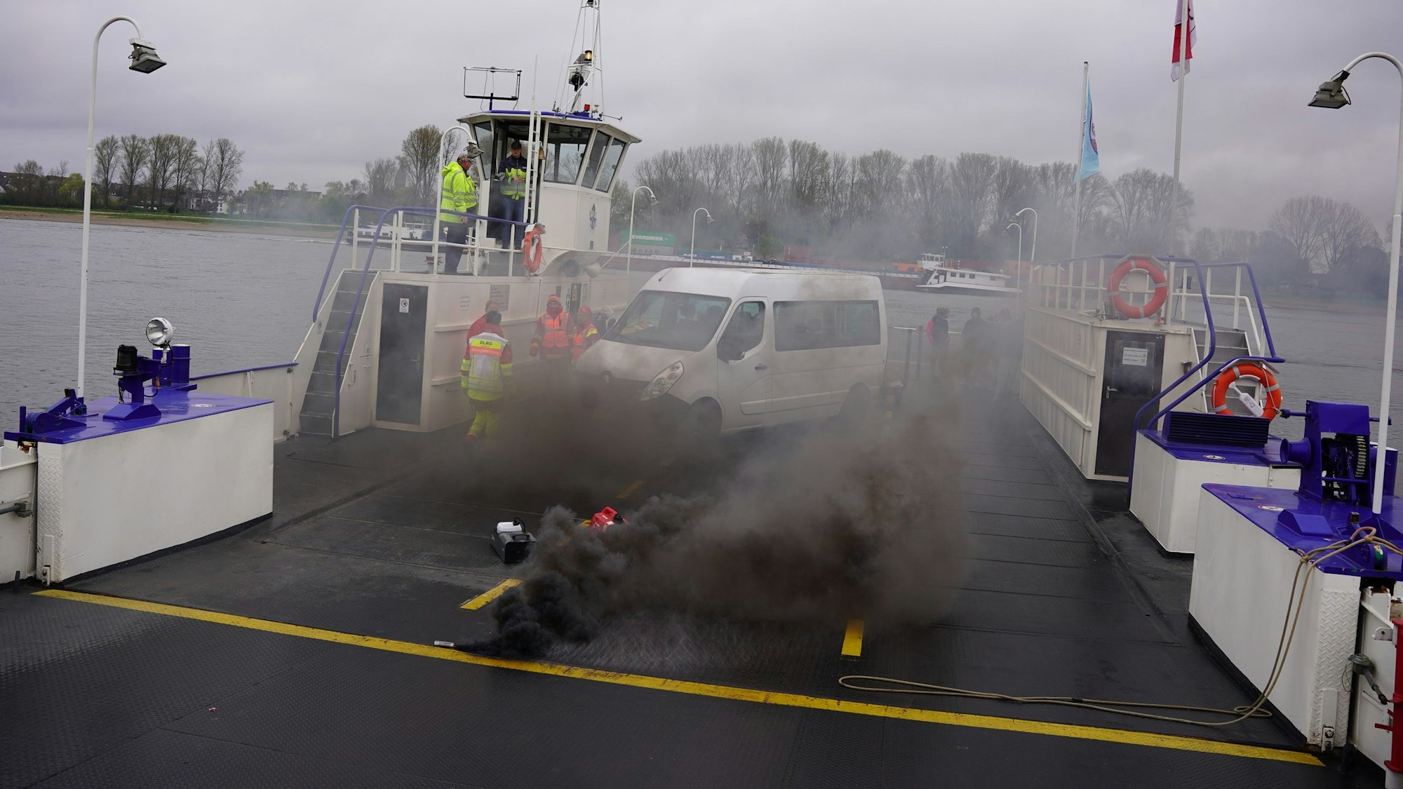 Ein simulierter Motorschaden löste den Rauch auf der Fähre aus.