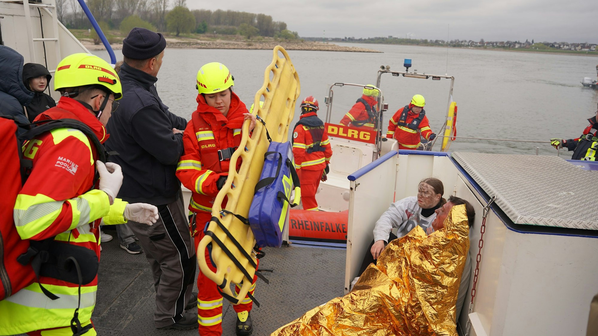 Geschminkte Statisten simulierten verschiedene Verletzungen wie Verbrennungen oder Knochenbrüche.