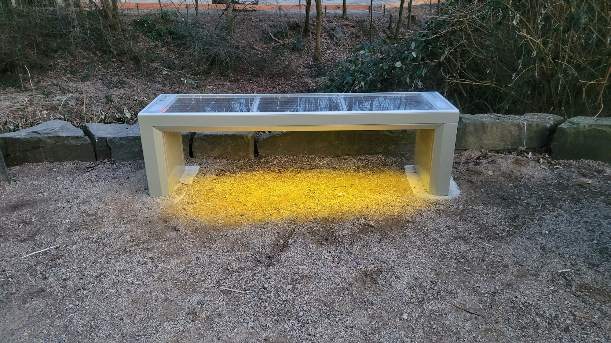 Das Foto zeigt die Power-Bank in Kürten