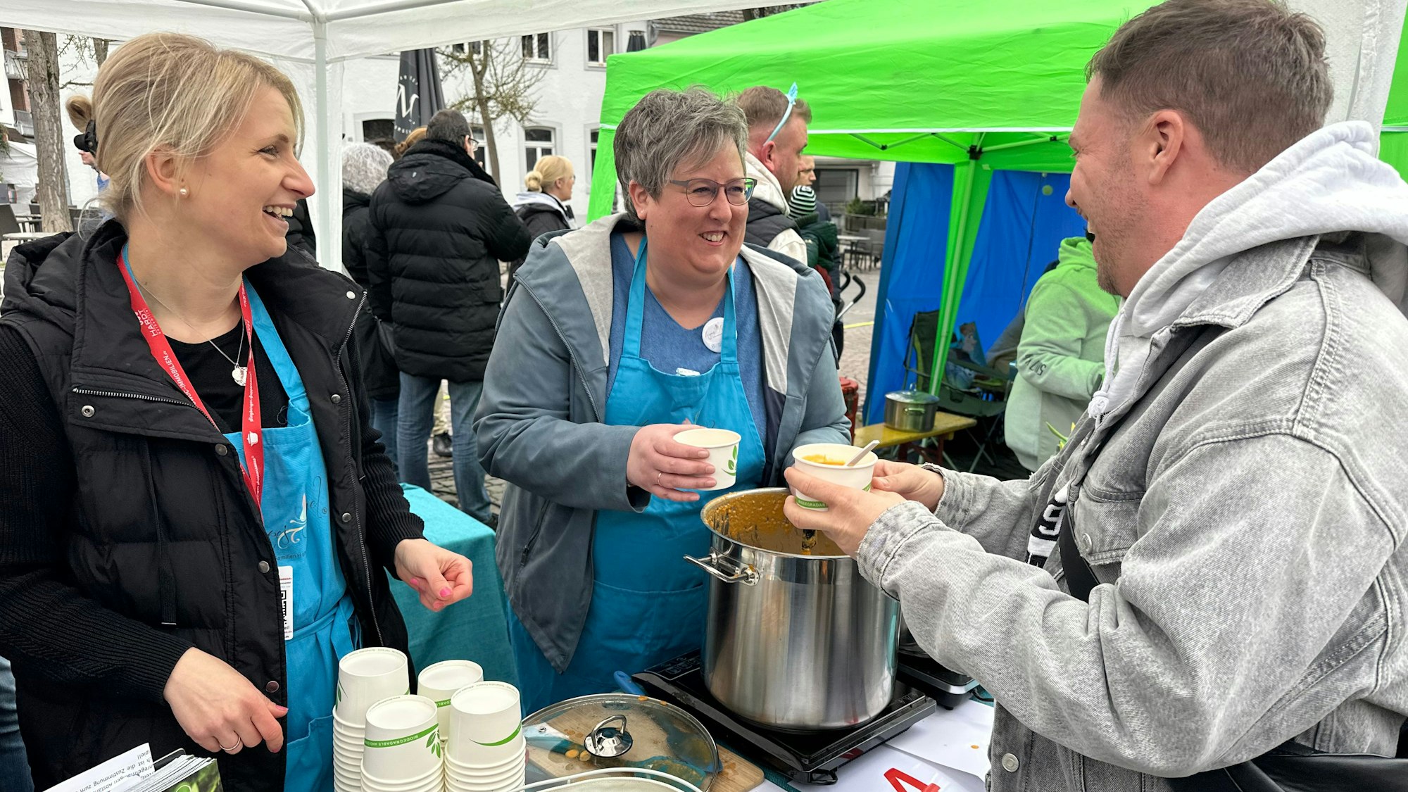 Die Hope's Angel Foundation wird in diesem Jahr zehn Jahre alt, mit einer Erdnuss-Süßkartoffel-Suppe waren die Aktiven vertreten.