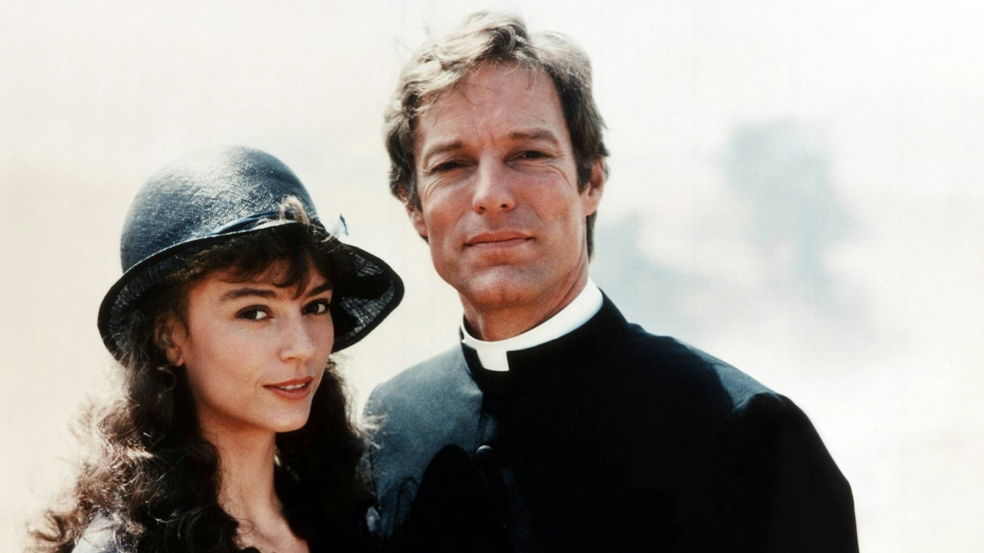Rachel Ward und Richard Chamberlain in einer Szene von „Die Dornenvögel“.