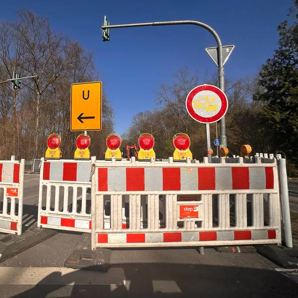 Die Friedrich Ebert Straße in Rodenkirchen bleibt wohl noch bis Ende Mai gesperrt.