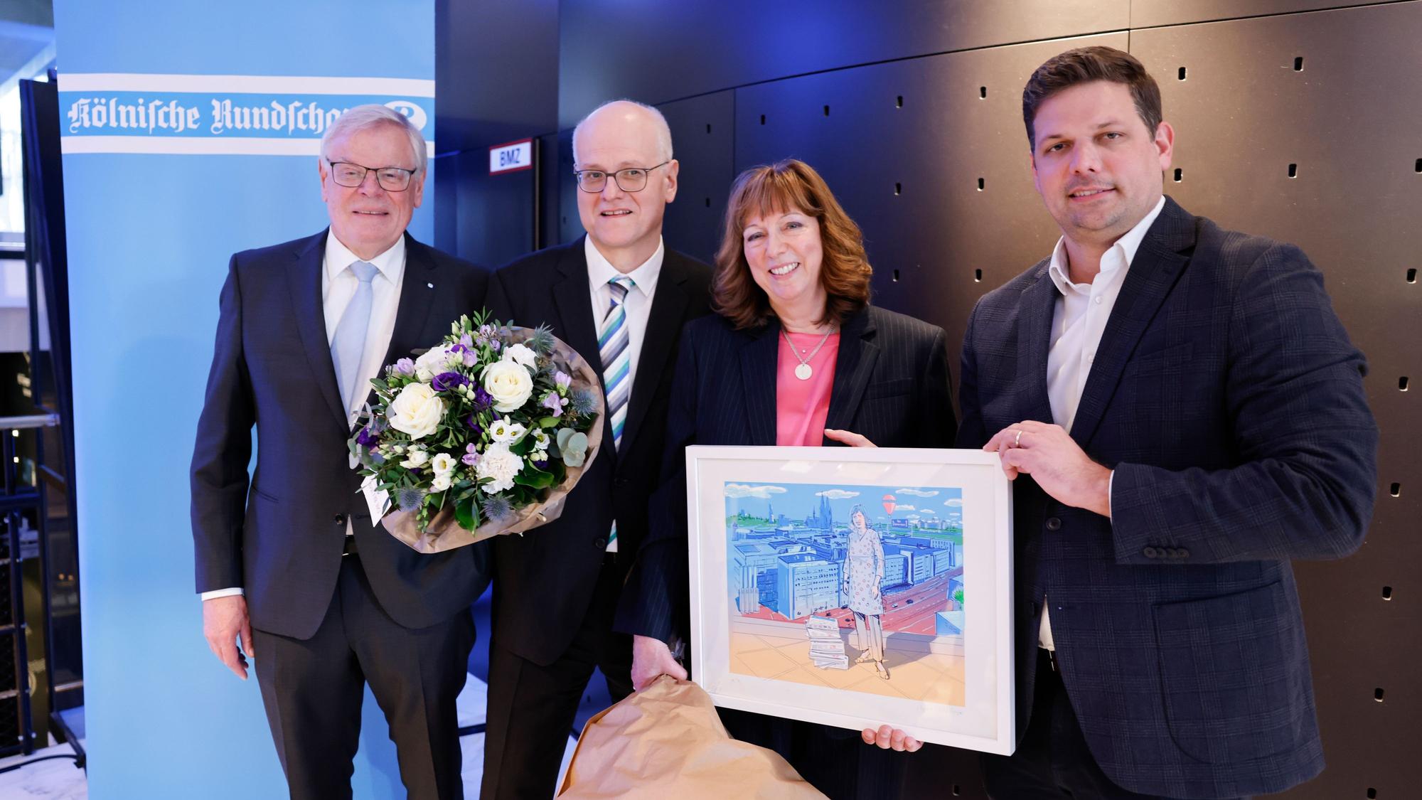 Stabwechsel: Herausgeber Helmut Heinen, Raimund Neuß, Cordula von Wysocki und Geschäftsführer Johannes Heinen.