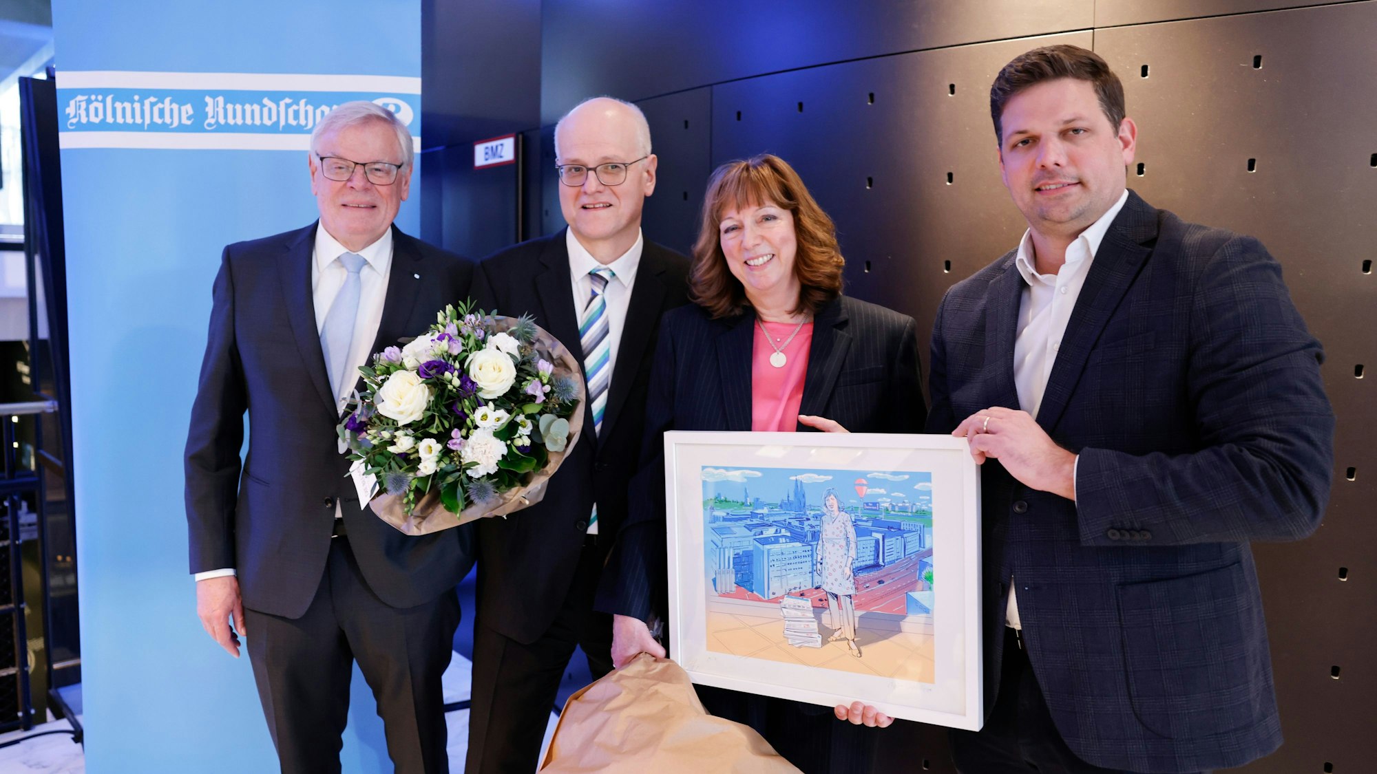 Stabwechsel: Herausgeber Helmut Heinen, Raimund Neuß, Cordula von Wysocki und Geschäftsführer Johannes Heinen.