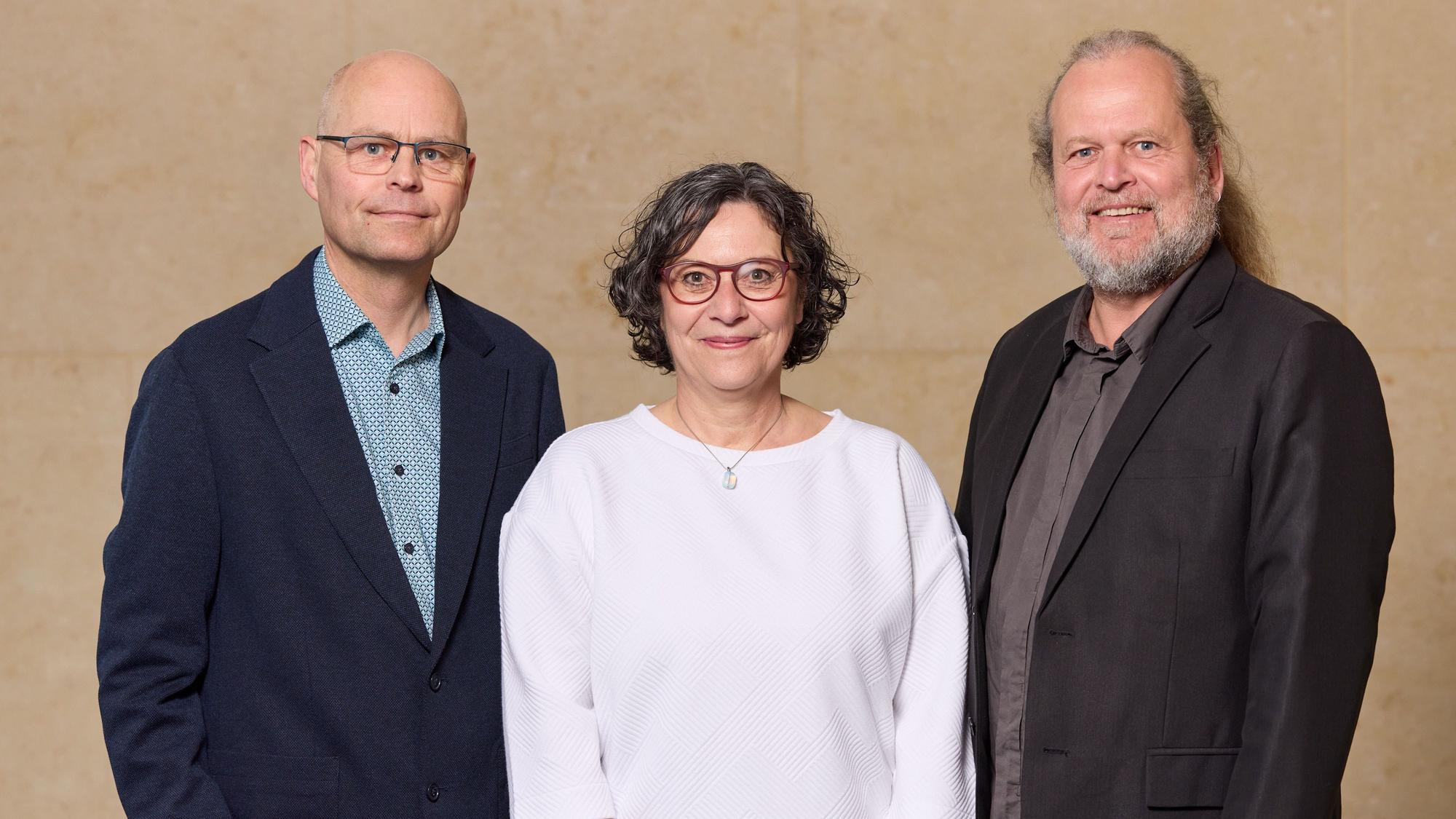 Martin Lorek, Monika Cremer und Matthias Nowroth bei der Preisverleihung in Berlin.