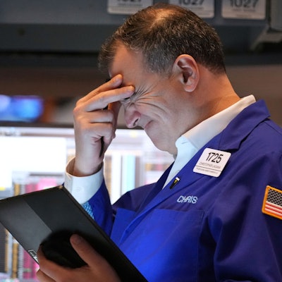 An der New Yorker Börse wachsen die Sorgenfalten: Die Handelspolitik von Donald Trump wird nicht nur für die USA selbst zum Risiko.