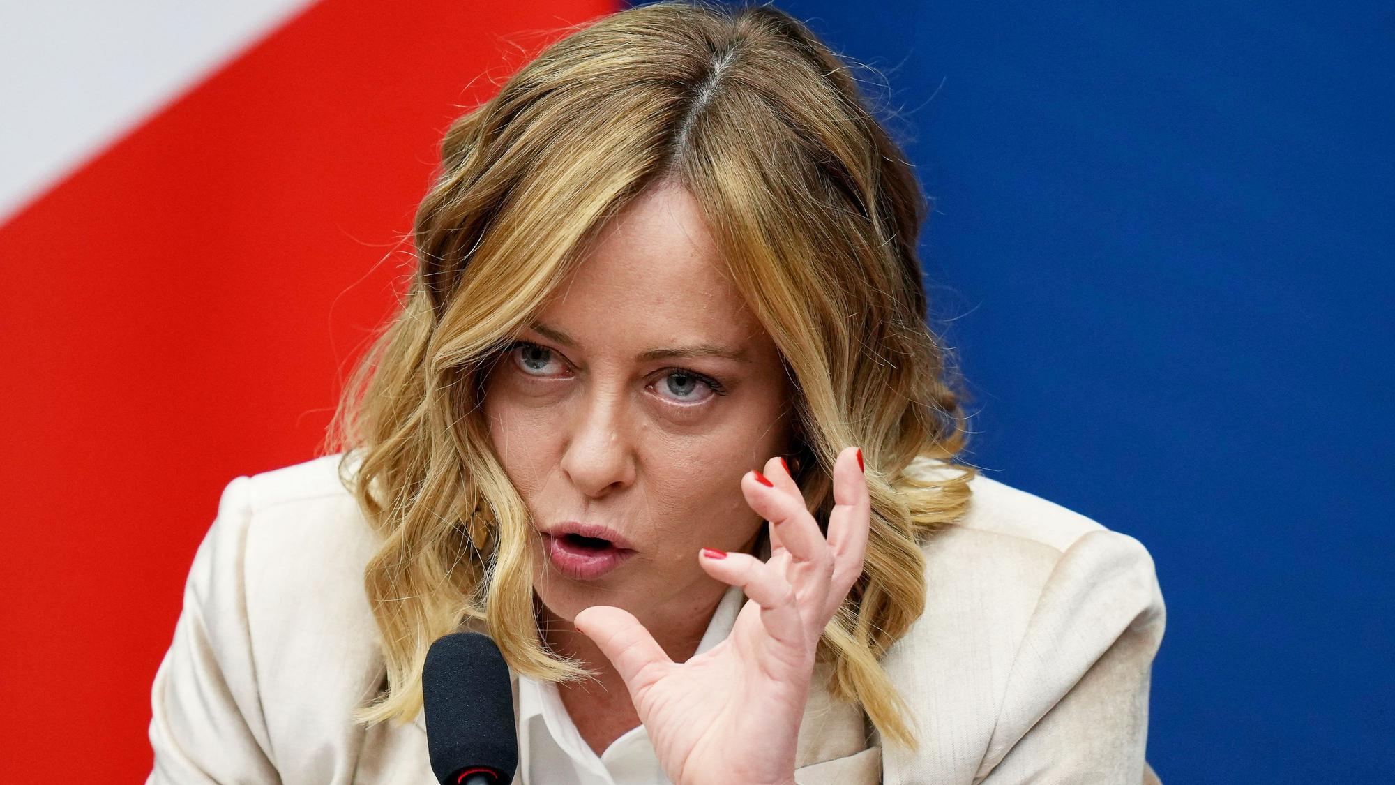 Giorgia Meloni, Ministerpräsidentin von Italien, gestikuliert während einer Pressekonferenz zum Abschluss des Jahres 2024. (Archivbild)