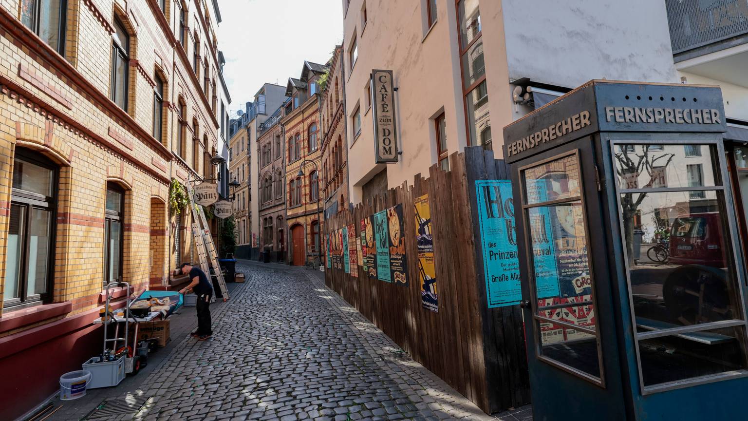 Der „Stavenhof“ wurde für den Dreh von Graffitis befreit und umgestaltet.