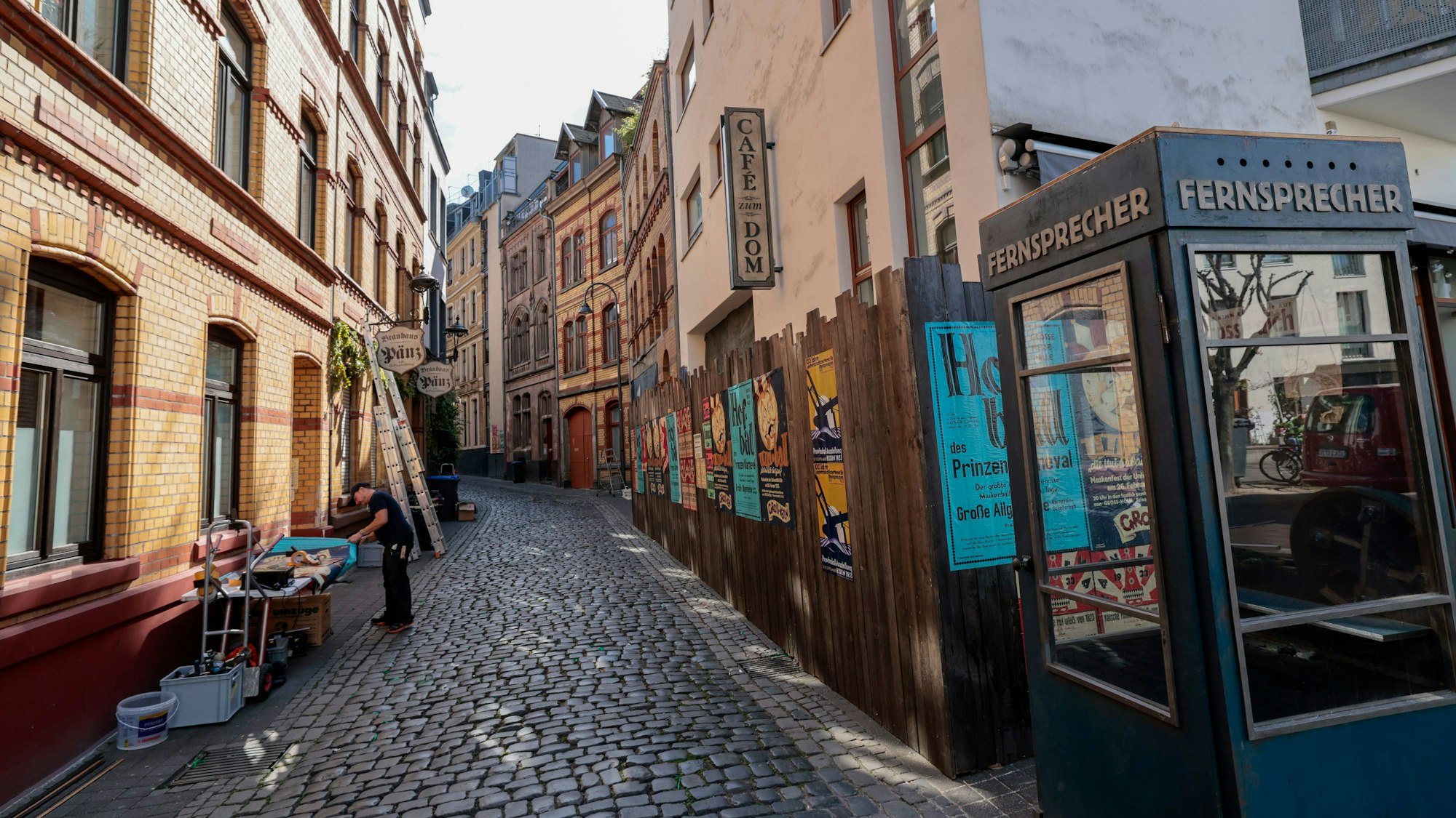 Der „Stavenhof“ wurde für den Dreh von Graffitis befreit und umgestaltet.