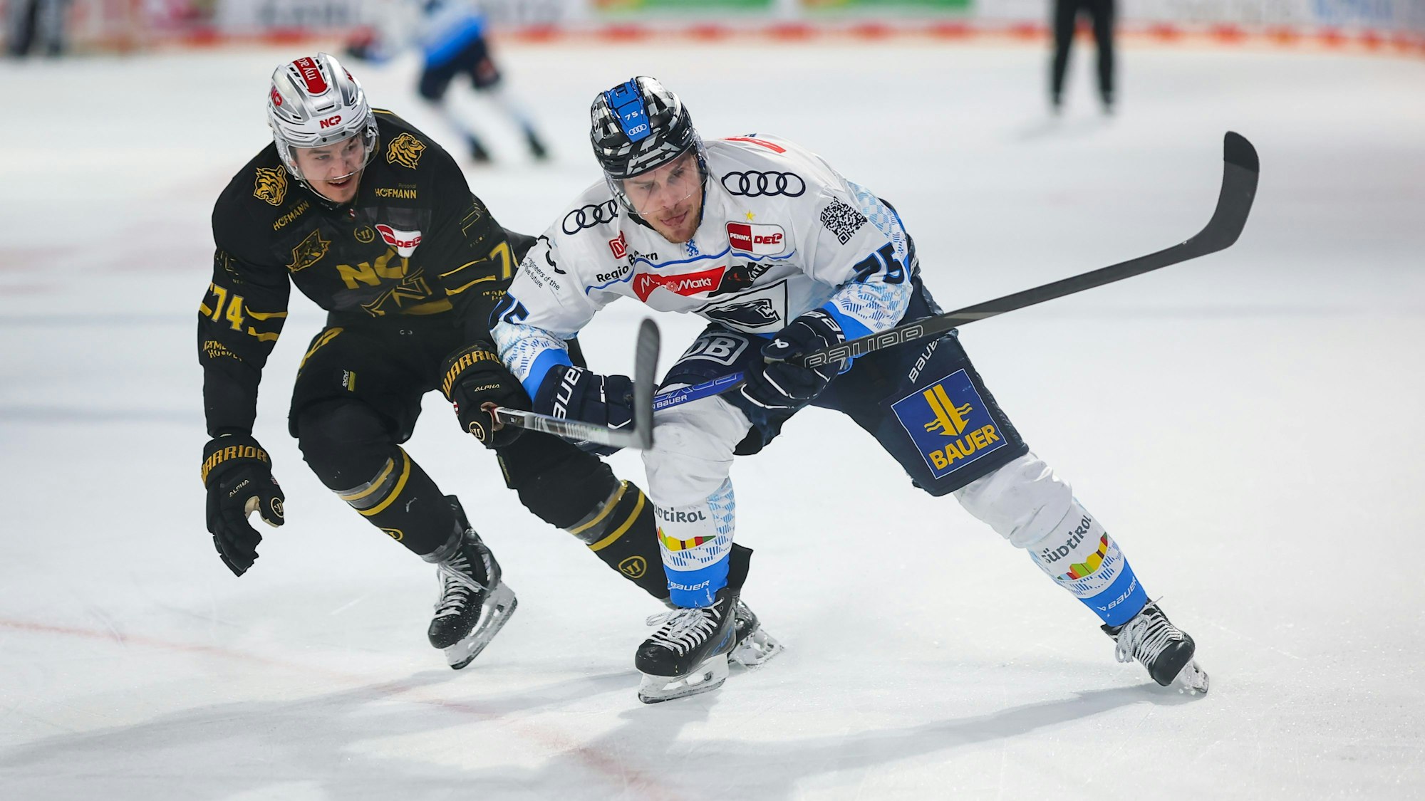 Alex Breton (r. gegen Nürnberg) vom ERC Ingolstadt ist DEL-Verteidiger des Jahres 2025.