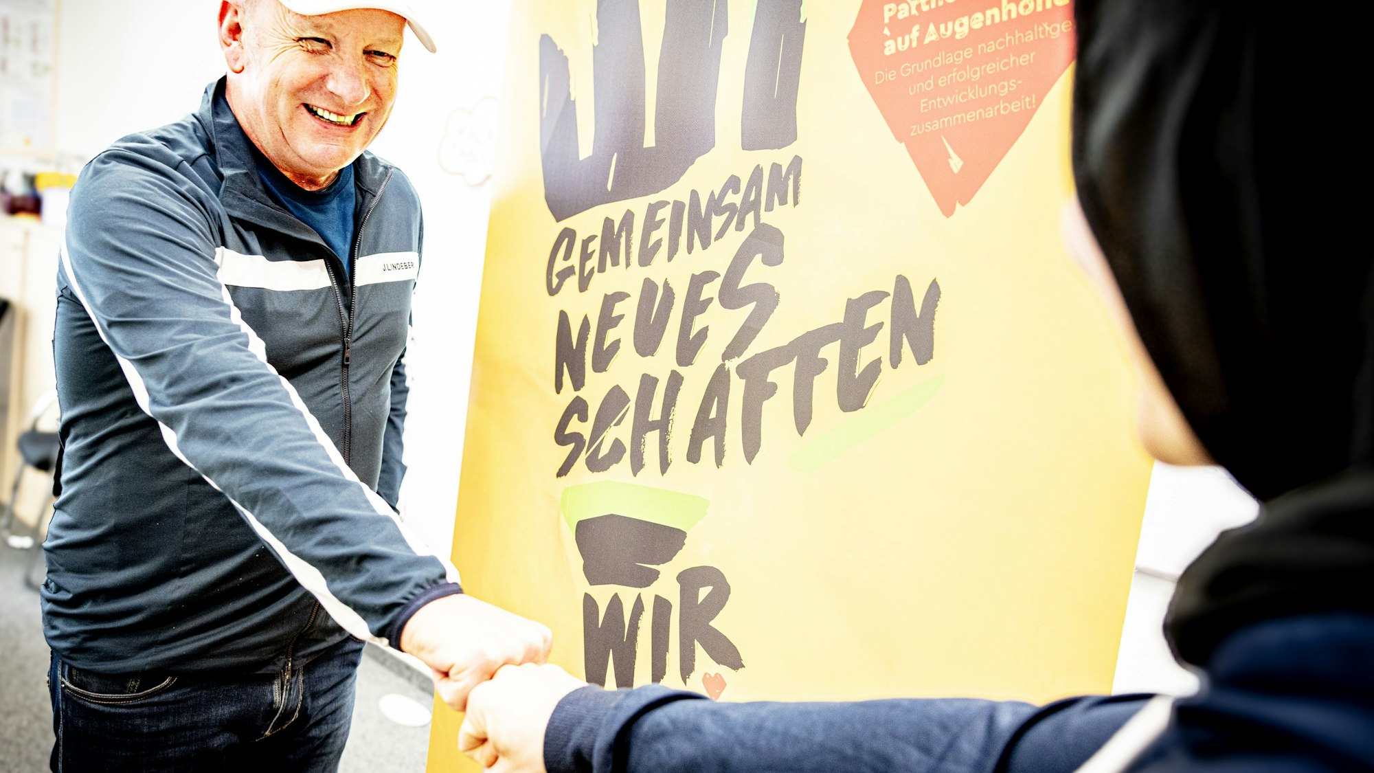 Begeistert von der großen Resonanz des Aufrufs auf dem Portal „nebenan.de“: Zarah M. und Matthias Bolhöfer.